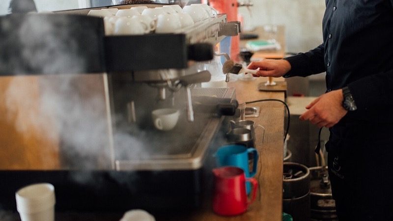 La cafetería que va a cerrar no es la de una sola sucursal ni la cadena — es la que tiene ocho