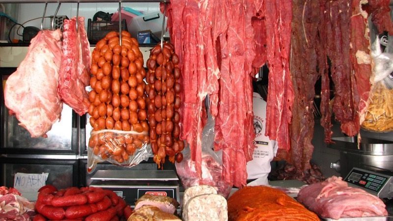 El bistec va en MX$245 el kilo — y tu taco lleva un año pagando una plaga que no se ha ido