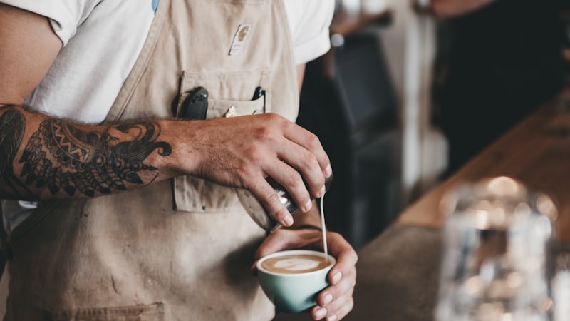 Expo Café abre mañana en la CDMX — mientras el Oxxo vende un millón de tazas al día a MX$25