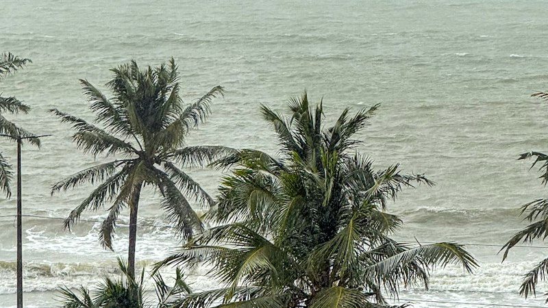 Huracán Simón tapia la Bahía de Banderas — restaurantes cerrados desde el sábado, pangas en puerto y ley seca en todo Nayarit