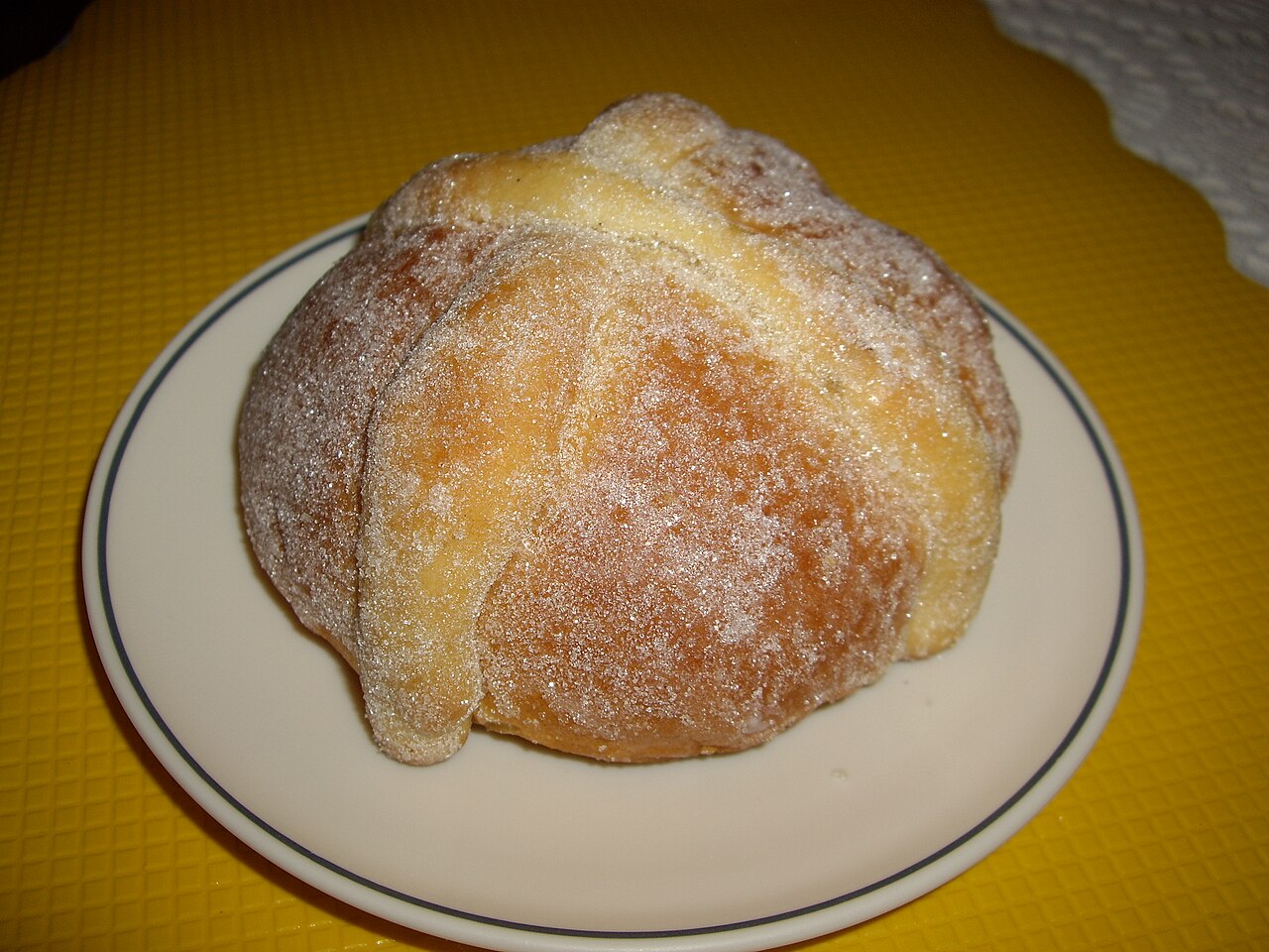 El pan de muerto ya llegó en julio — y la cuenta de mil millones explica por qué